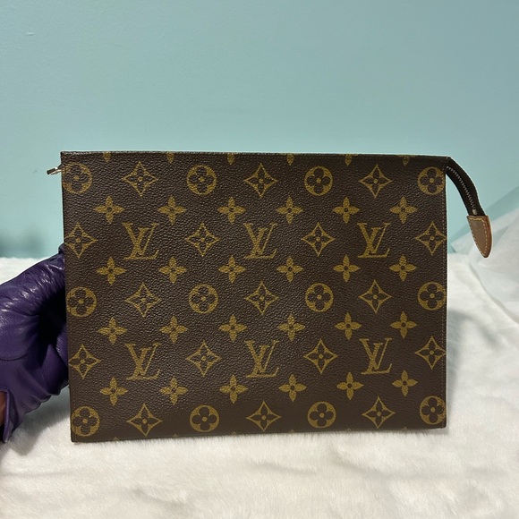 LOUIS VUITTON Cosmetic Pouch Large. Authentic pre-owned and great condition. - Picture 1 of 7